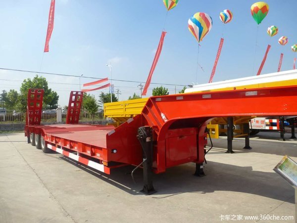 山东骏通辰陆轻量化重型钩机板低平板半挂车图片