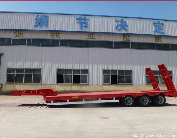山东骏通辰陆轻量化重型钩机板低平板半挂车图片
