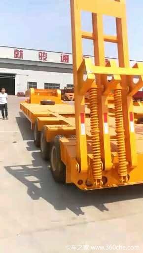 山东骏通辰陆精品挖机工程挂车低平板半挂车图片