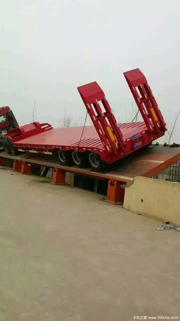 山东骏通辰陆精品挖机工程挂车低平板半挂车图片