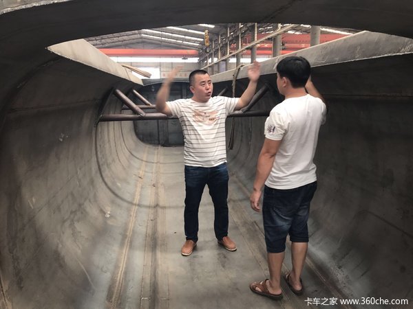 罐式后翻带牌销售自卸半挂车图片