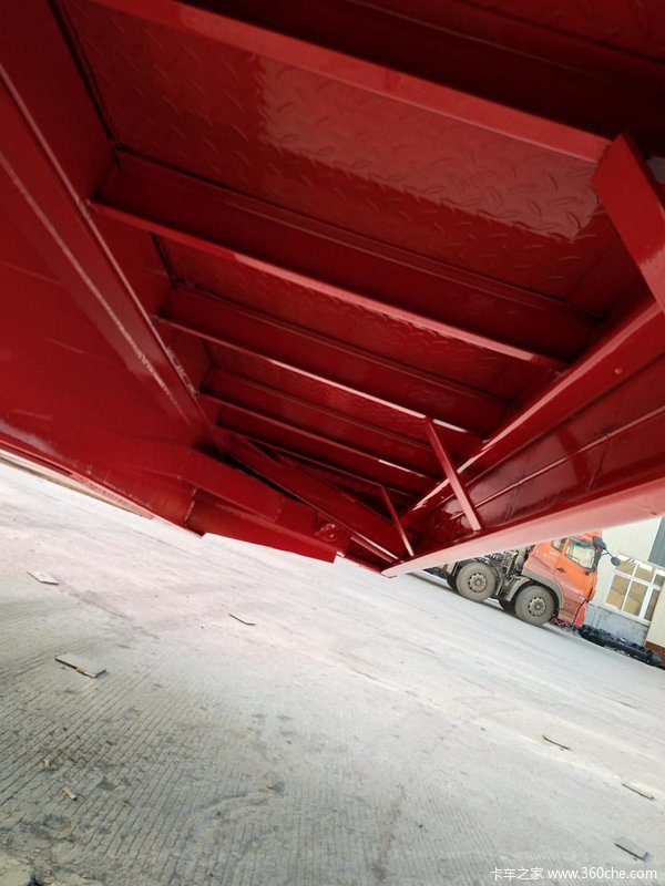 13米侧翻自卸半挂车图片