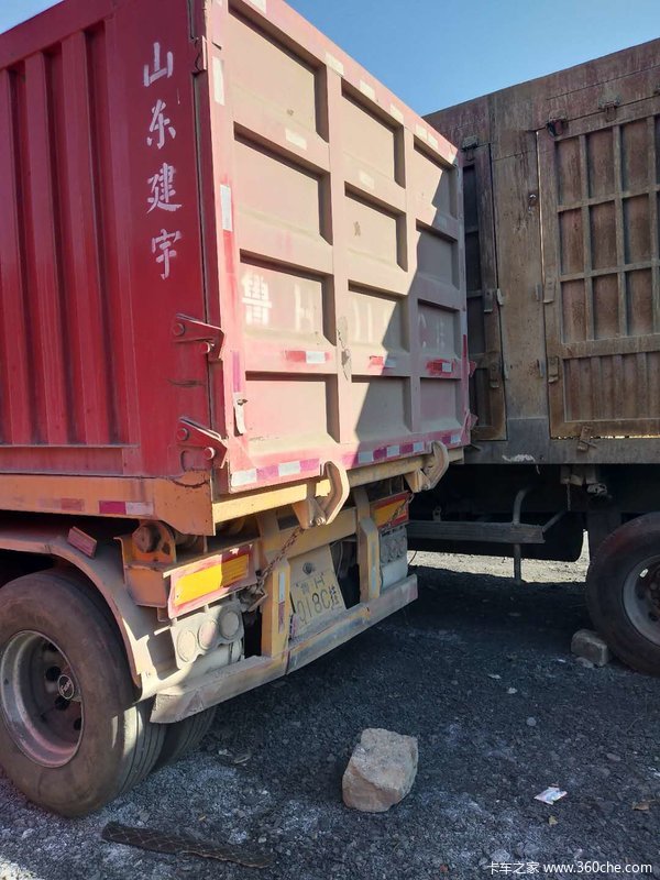 一年九米后翻自卸车自卸半挂车图片