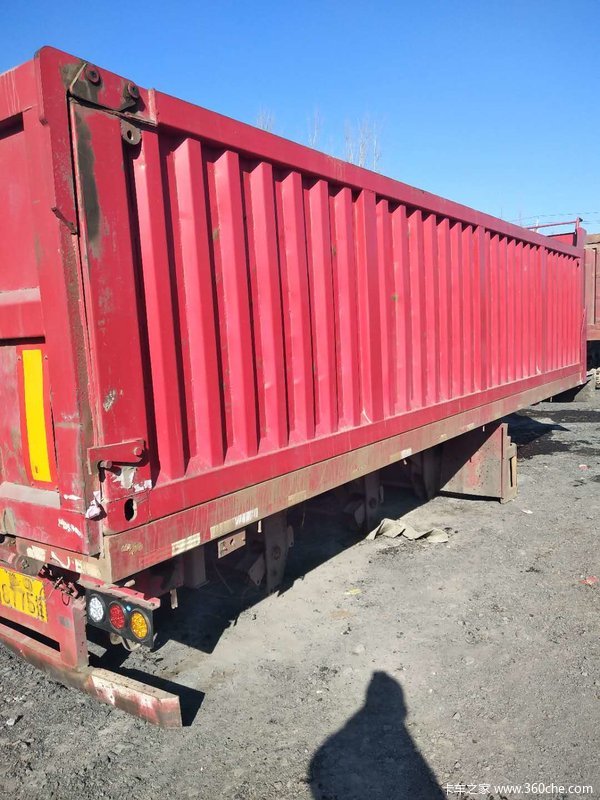 一年九米后翻自卸车自卸半挂车图片