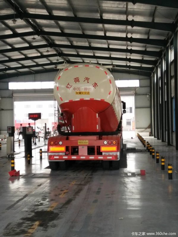 红荷罐车（轻量化领导者）全国招代理粉粒物料运输半挂车图片