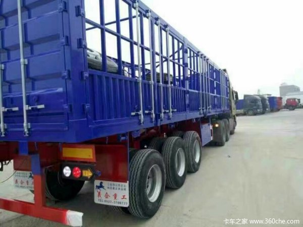 超轻体花篮自重不到5.5吨，包拉55吨。仓栅式半挂车图片