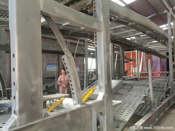 请相信专业的力量轿运车图片