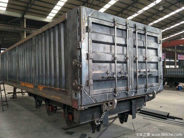 山东挂车厂家直销自卸半挂车图片