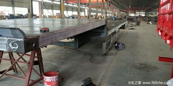 13.75低平板，自重6.7吨可拉360钩机低平板半挂车图片