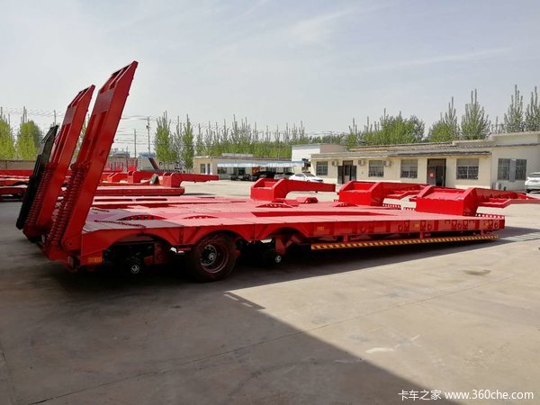 各种工程机械运输低平板半挂车现车轻型整车高强钢制作低平板半挂车图片