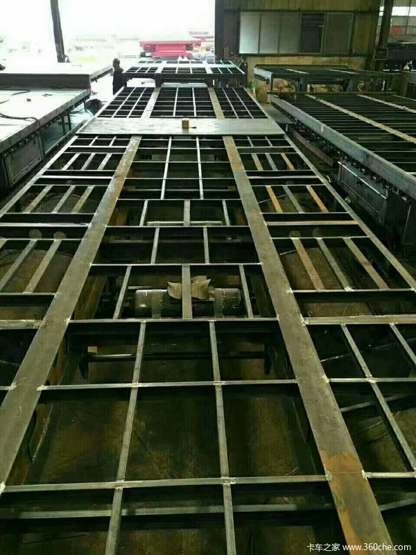 宏驰挂车低平板半挂车图片