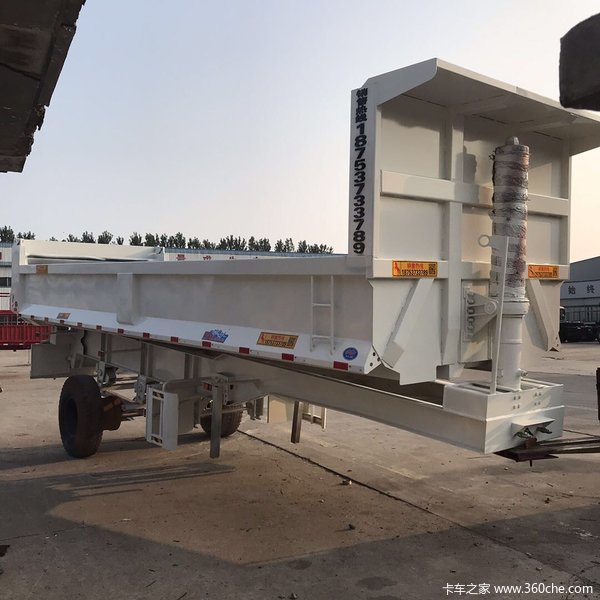 平板自卸半挂车，平板后翻，U型一体式后翻。自卸半挂车图片