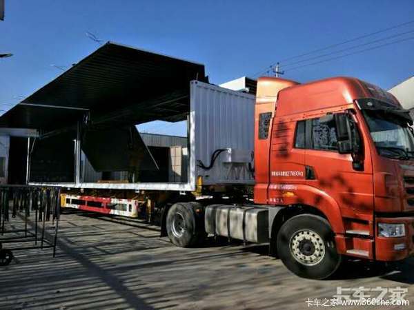 专业集装箱，飞翼，侧帘集装箱。集装箱式半挂车图片