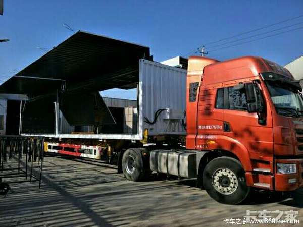 专业集装箱，飞翼，侧帘集装箱。集装箱式半挂车图片