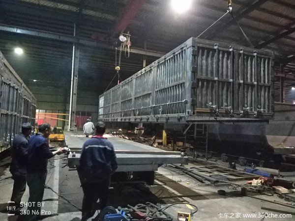 平板式侧翻自卸车，可做平板箱式侧翻，花篮侧翻，专业生产各种自卸半挂车自卸半挂车图片