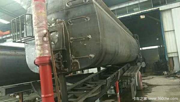 罐式后翻自卸车罐式半挂车图片