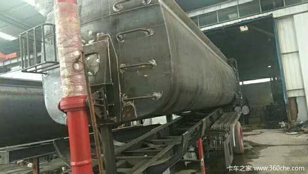 罐式后翻自卸车罐式半挂车图片