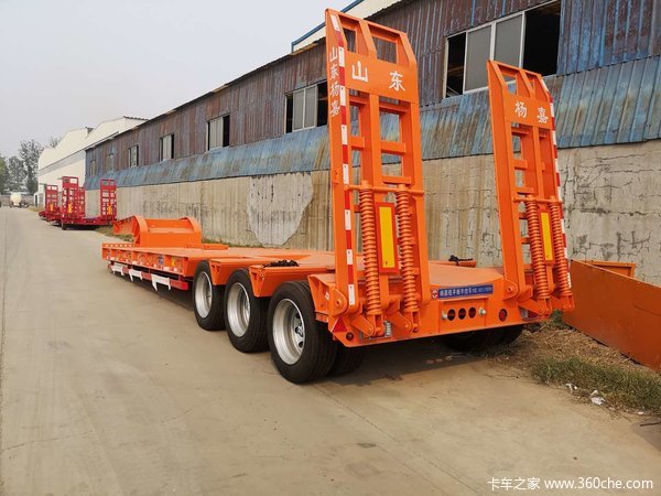 低平板，工程专用车低平板半挂车图片