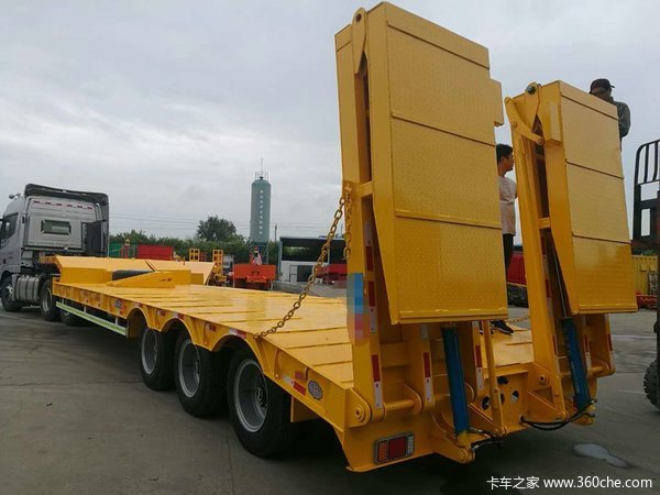 低平板，工程专用车低平板半挂车图片