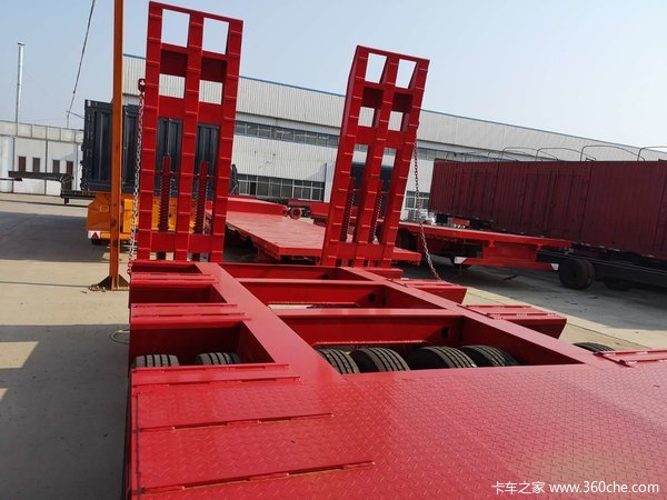 低平板，工程专用车低平板半挂车图片
