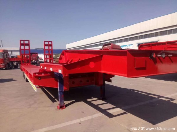 专业定做勾机板，低平板半挂车图片