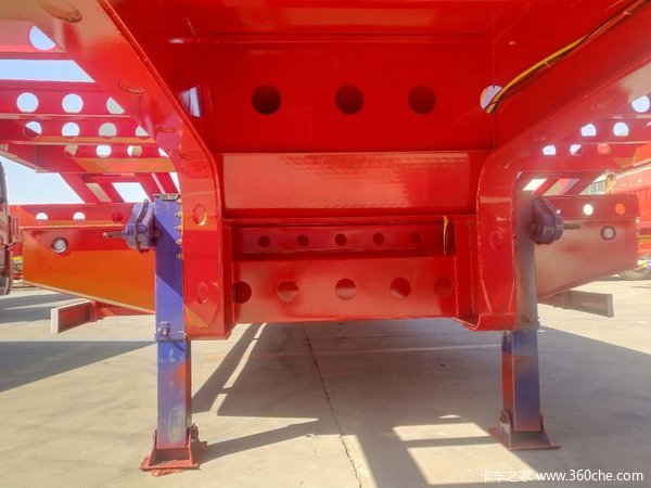 专业定做勾机板，低平板半挂车图片