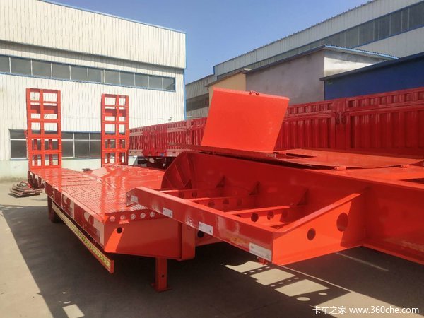 专业定做勾机板，低平板半挂车图片