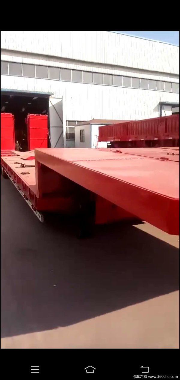 专业定做勾机板，低平板半挂车图片