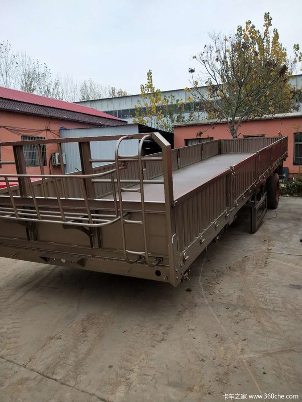 轻型仓栏半挂车自重5.8吨包拉70所有钢材为980型号高强钢材仓栅式半挂车图片
