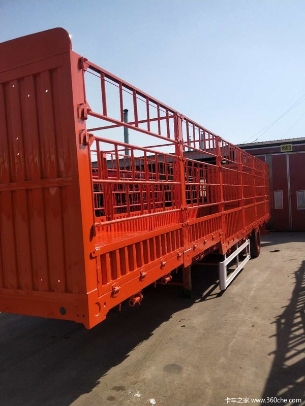 轻型仓栏半挂车自重5.8吨包拉70所有钢材为980型号高强钢材仓栅式半挂车图片