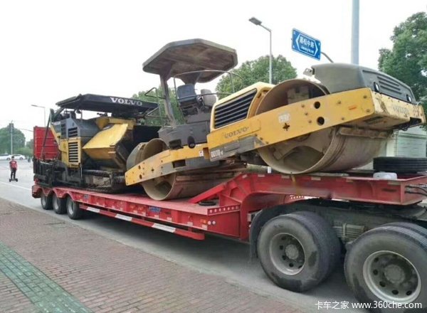 摊铺机压路机运输专用半挂车低平板半挂车图片