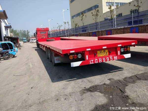 等宽十三米七五低平板。低平板半挂车图片