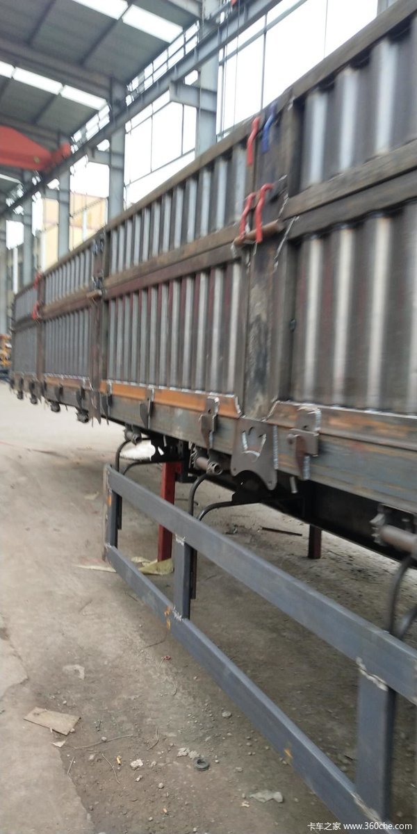 13米60公分自卸车自重6.7吨包拉60自卸半挂车图片