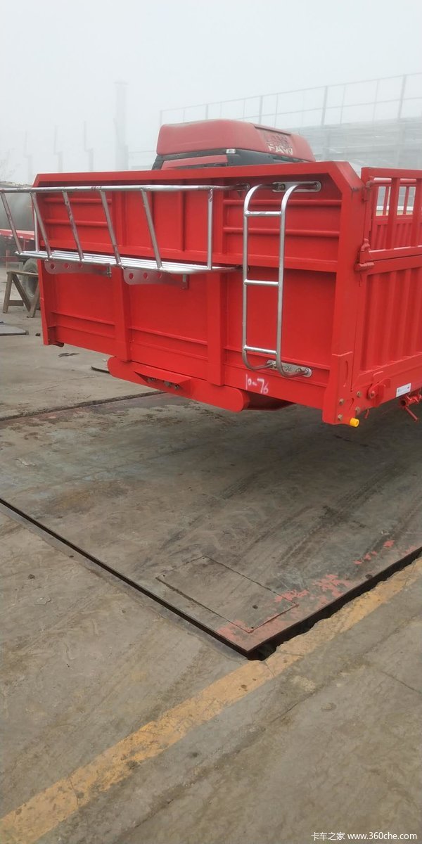 13米60公分自卸车自重6.7吨包拉60自卸半挂车图片