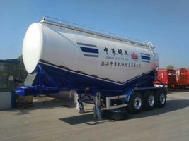 2019新款超轻型罐车粉粒物料运输半挂车