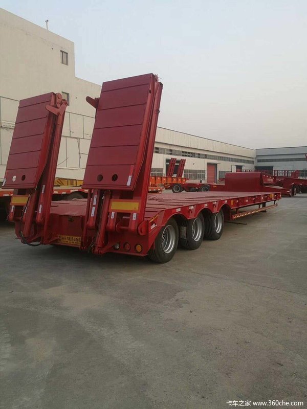 低平板半挂车9-13.75米专业制造低平板半挂车图片