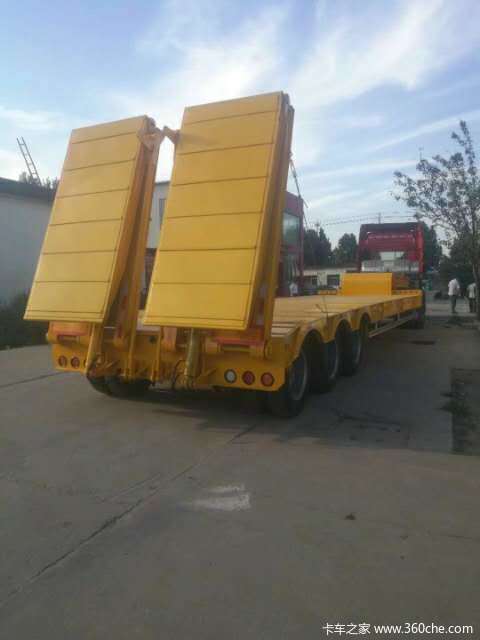 9-13.75米低平板半挂车，专业制造二十年低平板半挂车图片