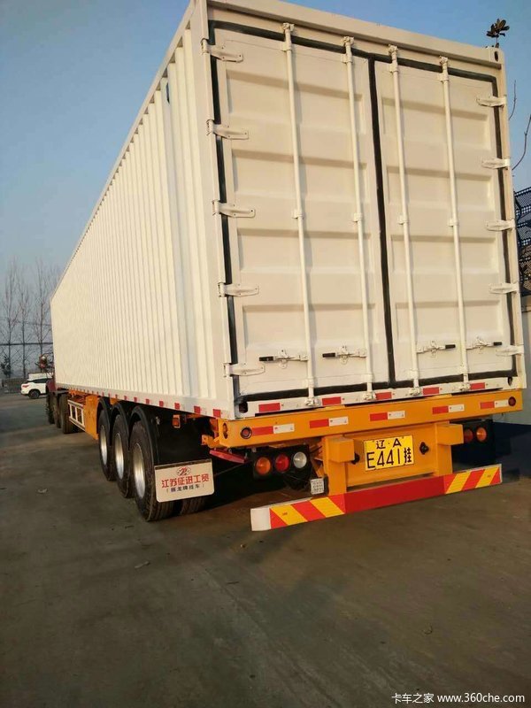 各种尺寸骨架集装箱底盘图片