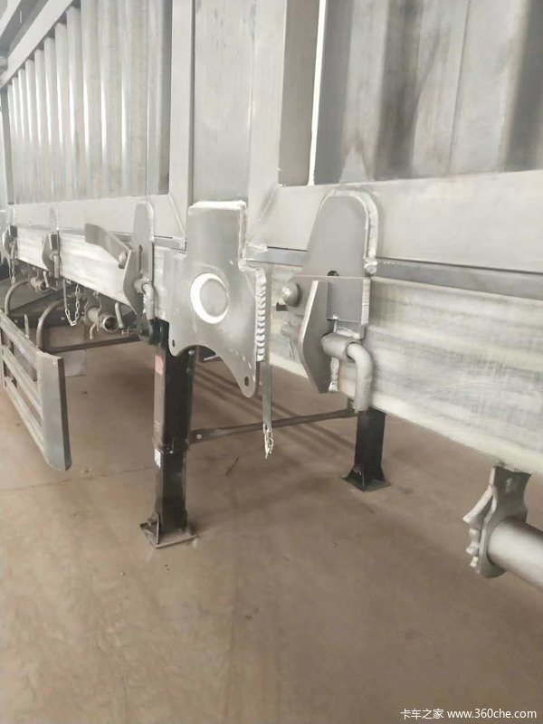 13米标车侧翻自卸半挂车图片