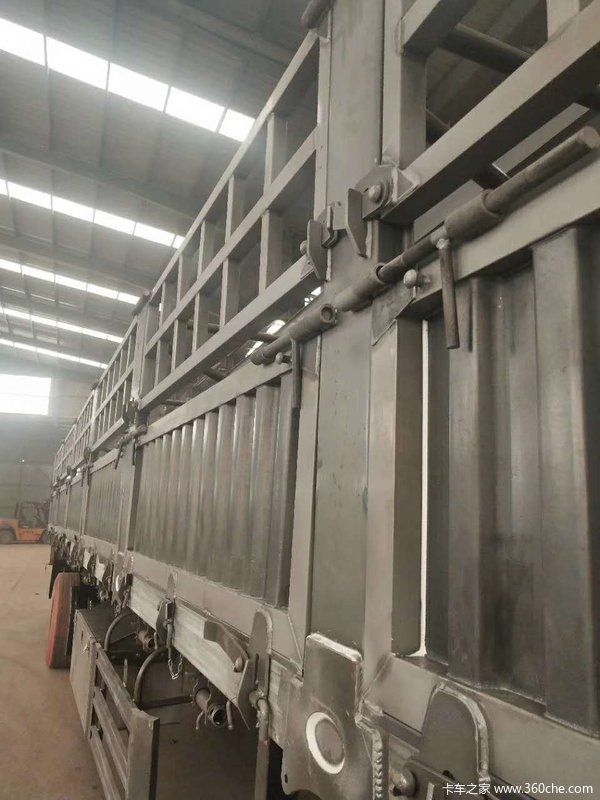 13米标车侧翻自卸半挂车图片