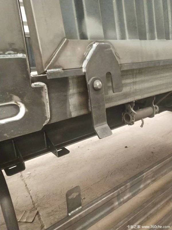 13米标车侧翻自卸半挂车图片