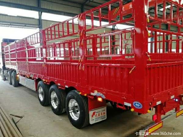 2019新款苍蓝，自重轻，承载力强。仓栅式半挂车图片