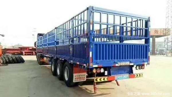 13.75×3米低平板挂车以及苍栏和标箱。低平板半挂车图片