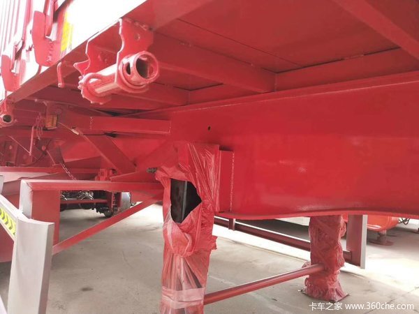 标车侧翻。可加高自卸半挂车图片