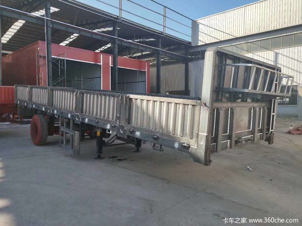 标车侧翻。可加高自卸半挂车图片