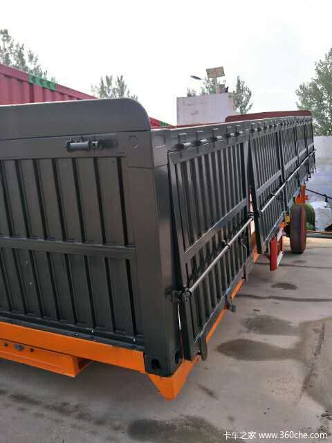 自重轻自卸半挂车图片