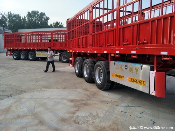量身定做各种车型低平板半挂车图片