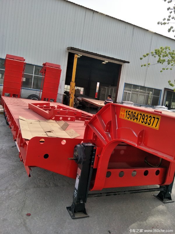 量身定做各种车型低平板半挂车图片