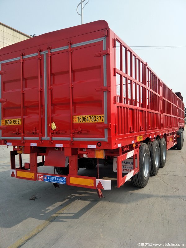 量身定做各种车型低平板半挂车图片
