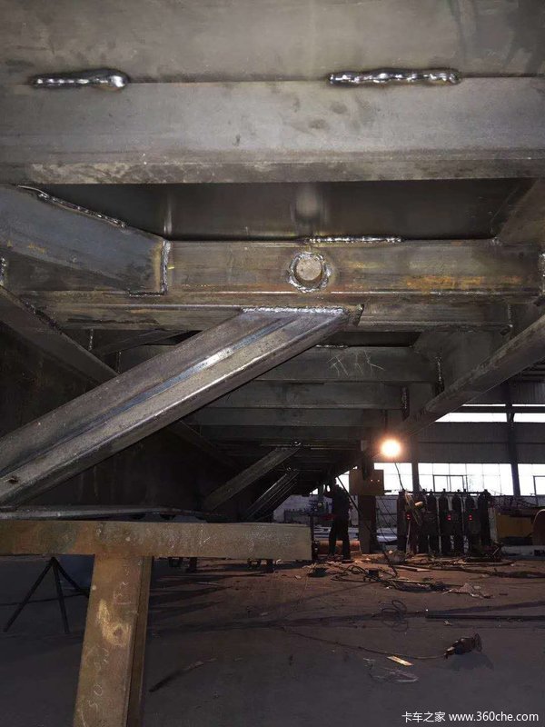 厂家直销隐形花篮侧翻自卸车，真正的不改型自卸半挂车图片